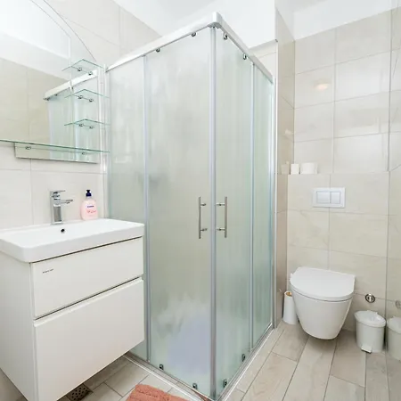 Apartament Adrian